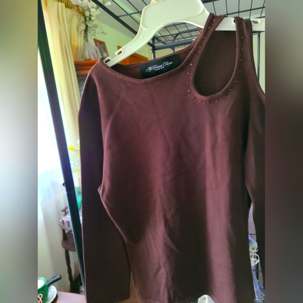 Elegant Brown Double Cold-Shoulder 3/4 Fittted/stretch Top W/amber Crystals.